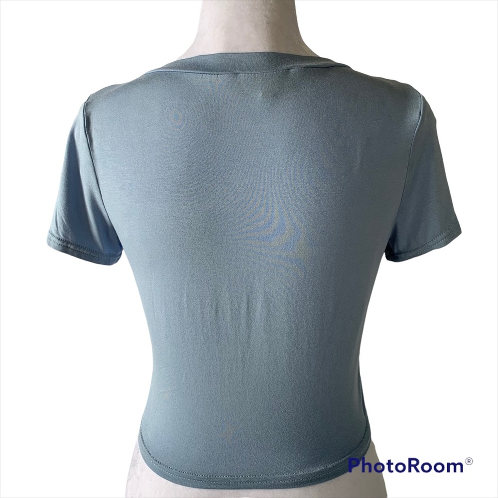 POL Women’s M Blue V Neck Cropped Short Sleeve T Shirt NEW - Picture 2 of 5